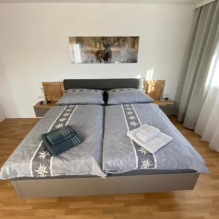 Haus Luxguetl 別荘 ザールフェルデン・アム・シュタイナーネン・メアー